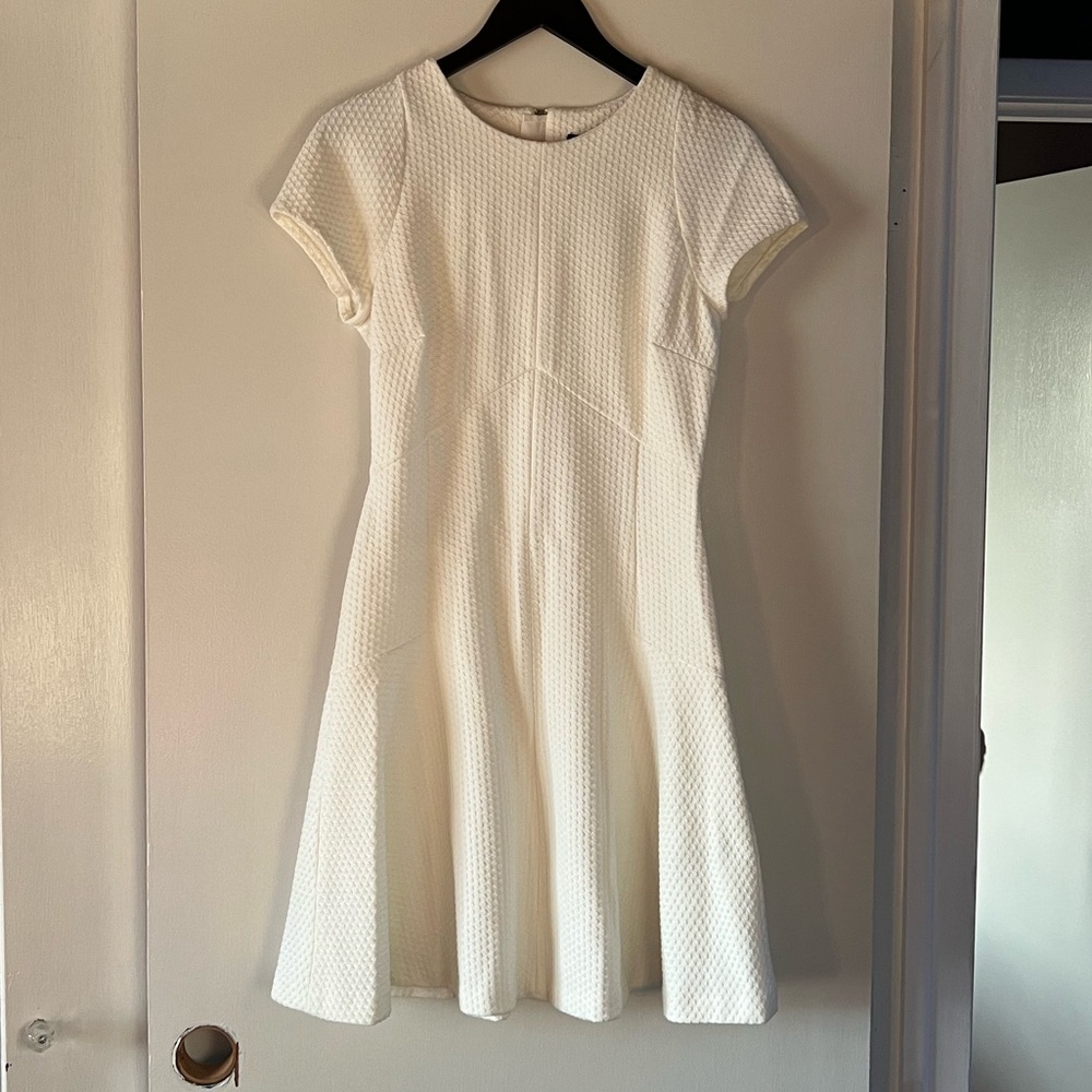 BANANA REPUBLIC White Knit Textured Flared Dress. Women’s size 8.